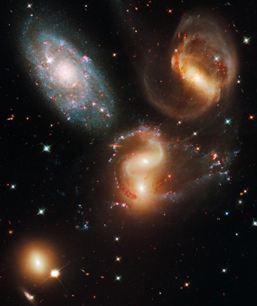 384666main_ero_stephan_quintet_4x3_1600-1200-500x596.jpg